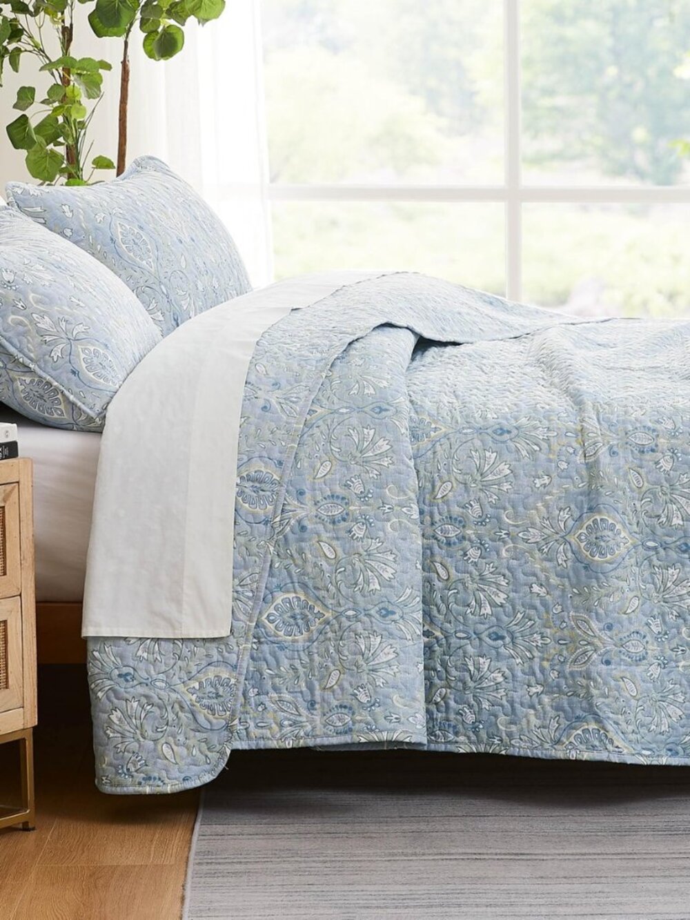 Boho Quilt Set King w/ 2 Matching Quilted Pillow Shams, Blue Paisley Quilt